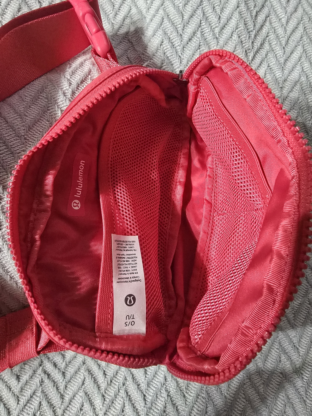 lululemon athletica NWOT Pink Belt Bag - Compact Hands-Free Crossbody - Picture 5 of 5